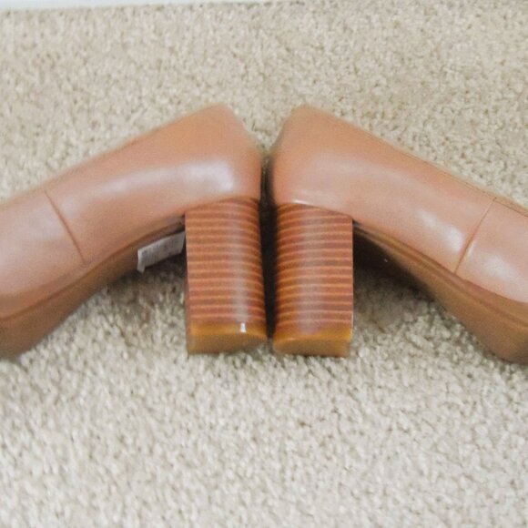 Clark’s High Heel Beige  Shoes - Size 7.5 - Picture 7 of 13